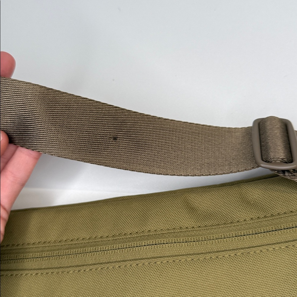 Everlane the renew transit fanny pack green NWOT - Picture 7 of 8